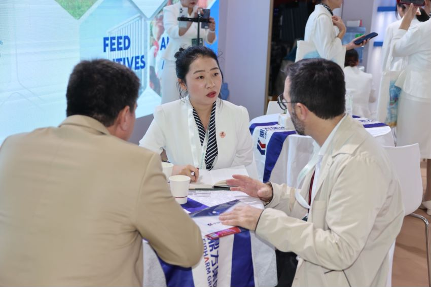 彩世界亮相上海CPHI