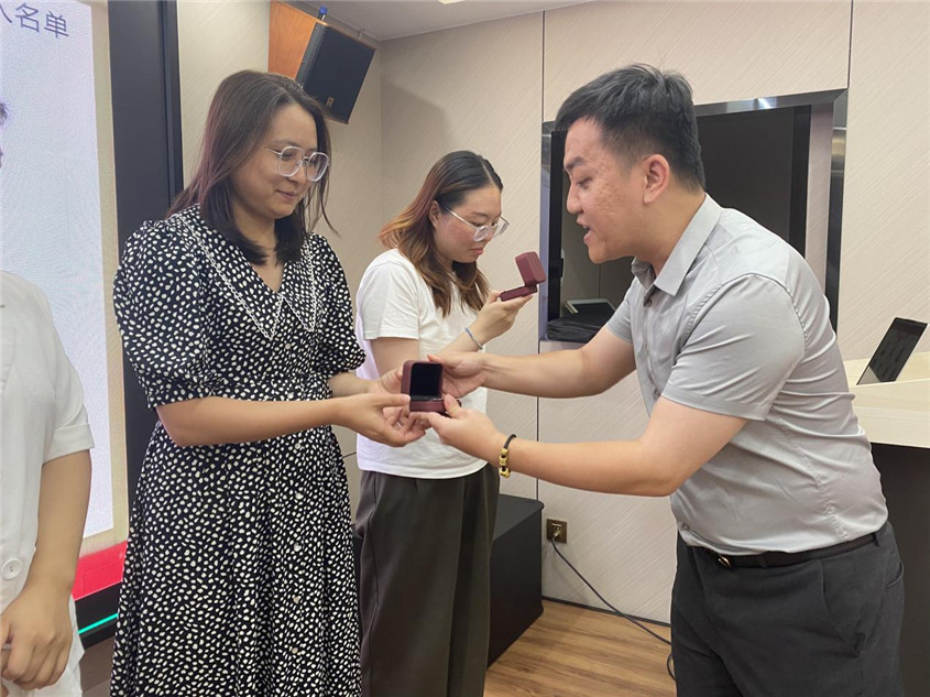 彩世界集团留想品宣告典礼